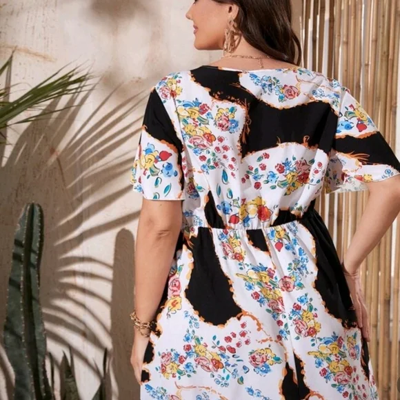 Floral Print V-Neck Dress - Picture 5 of 7